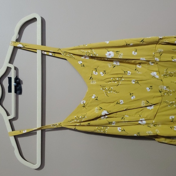 Old Navy Yellow Floral Jumpsuit Size Large - Picture 2 of 5